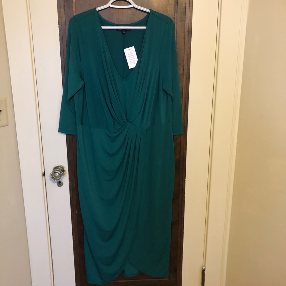 Green Eloquii knee length dress with three quarter sleeves.